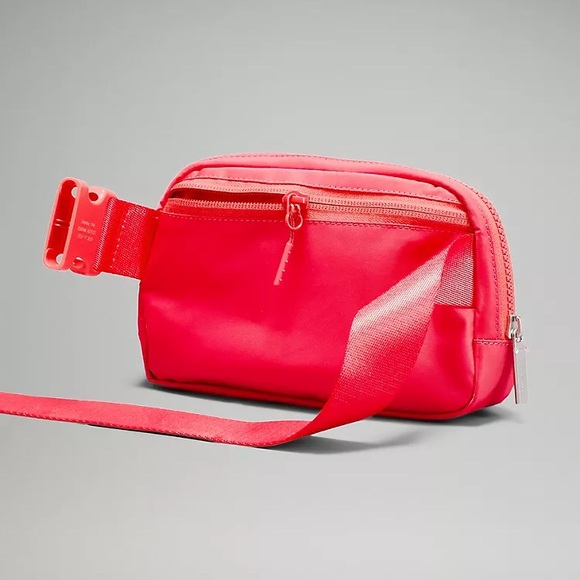 Lululemon Everywhere Belt Bag - Pale Raspberry - Picture 6 of 8